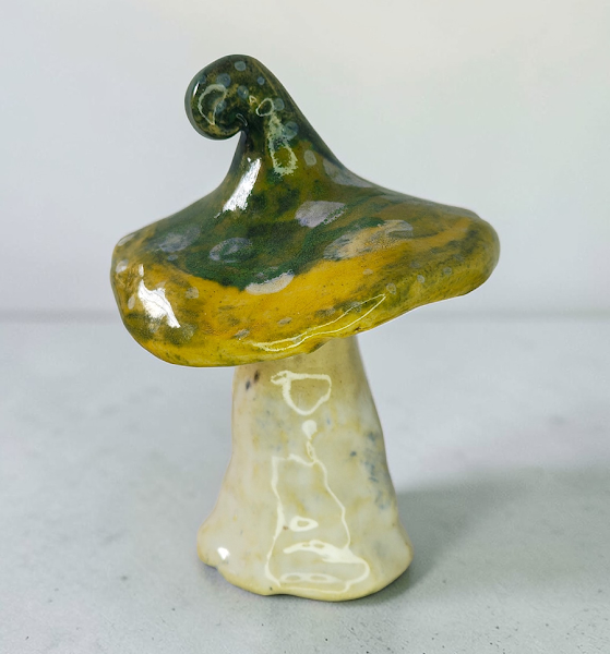 Kézzel készült fagyálló kerámia gomba sárgászöld szinben