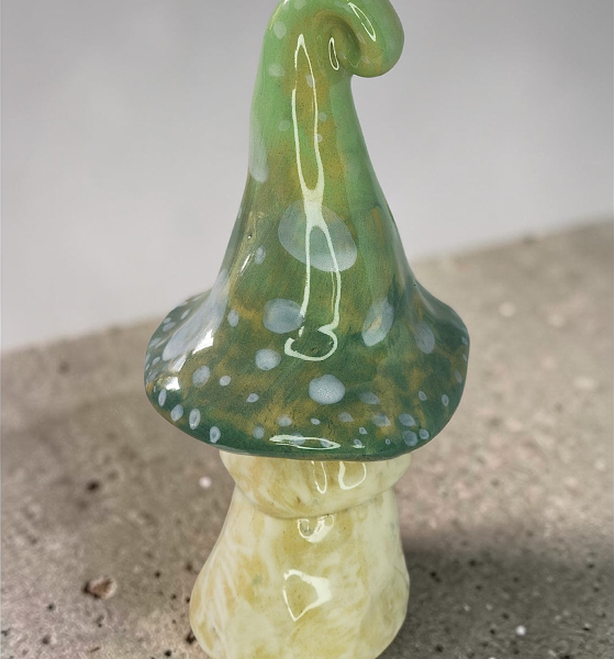 kezzel-keszult-keramia-gomba-zold-fagyallo-kivitelben-15-cm-