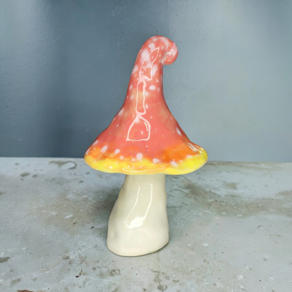 Mesebeli kerámia gomba,fagyálló kivitelben,kerti dekoráció piros színben.13 cm