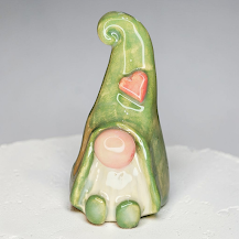 kézzel készült zöld kerámia manó
